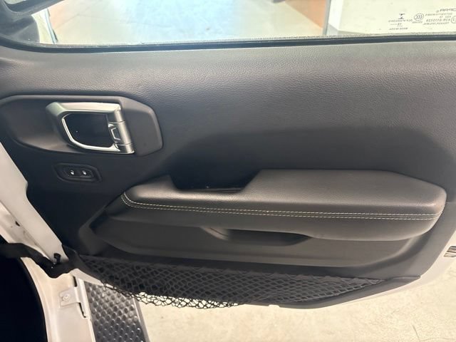 Used 2018 Jeep Wrangler Unlimited Sahara w/ Cold Weather Group AWD/4WD image 22
