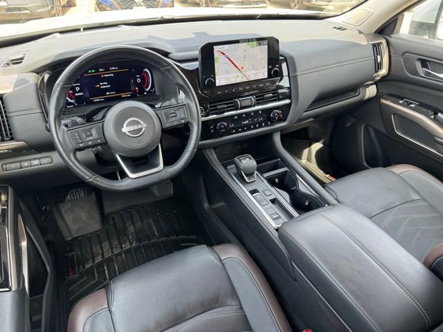 Used 2024 Nissan Pathfinder Platinum image 16