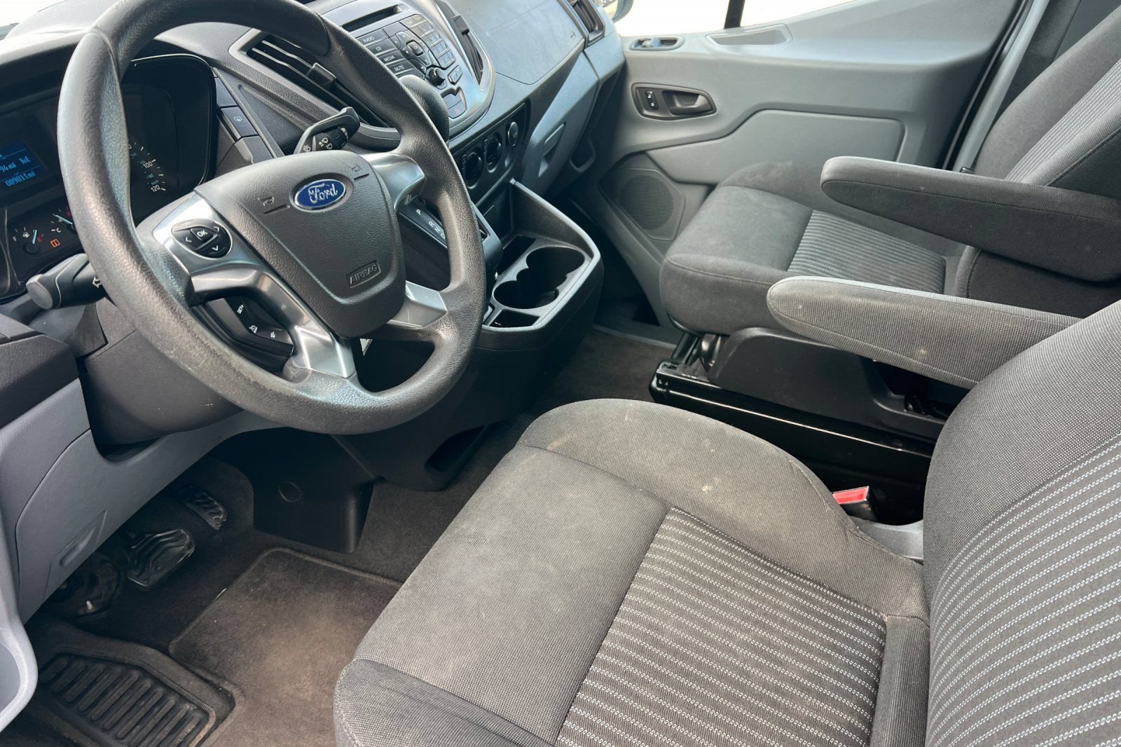 Used 2016 Ford Transit 350 XLT RWD image 11