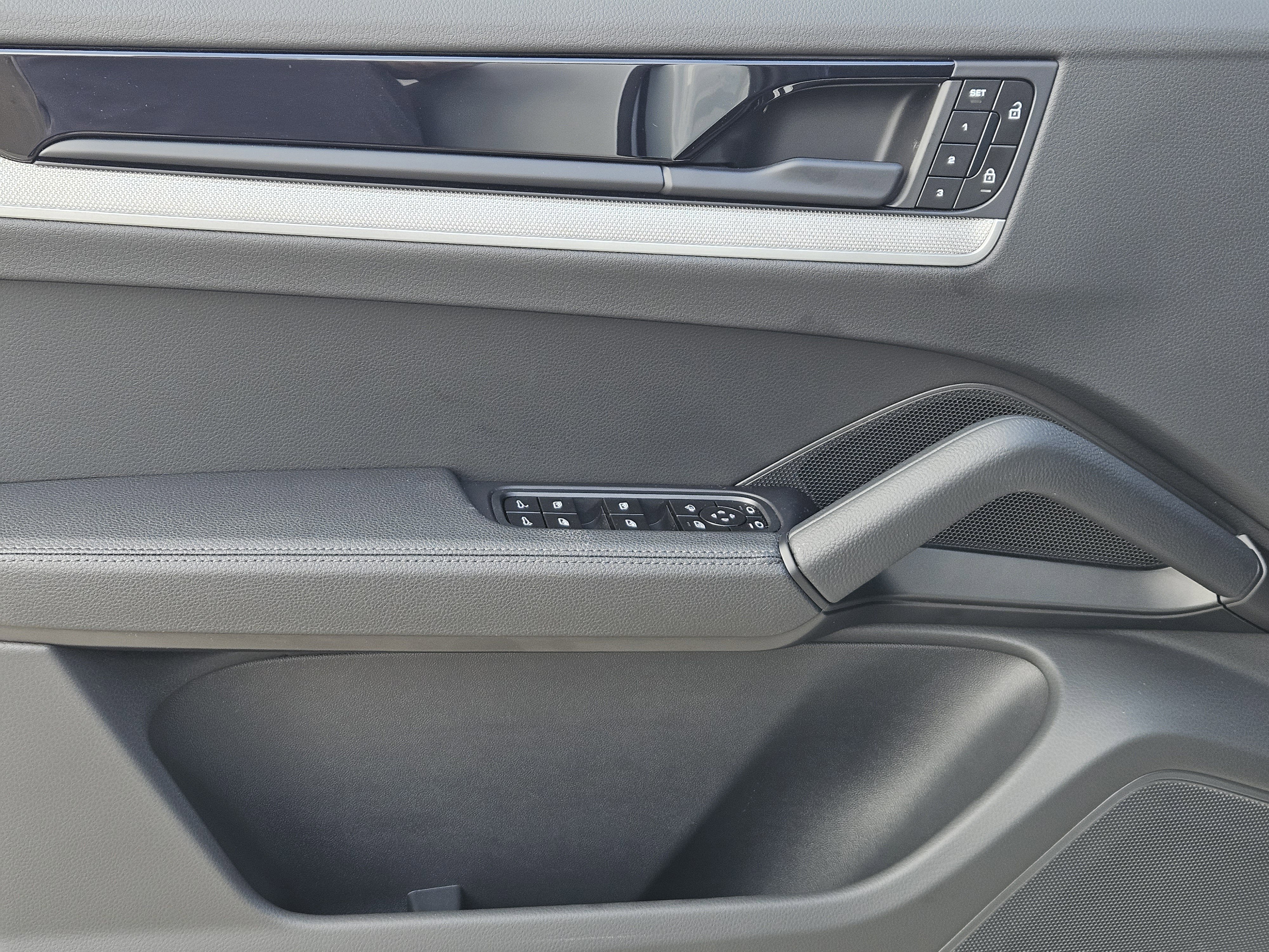Certified 2026 Porsche Cayenne Coupe image 22