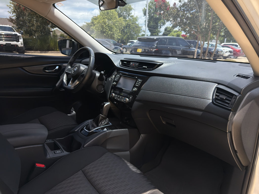 Used 2017 Nissan Rogue SV w/ SV Premium Package FWD image 20