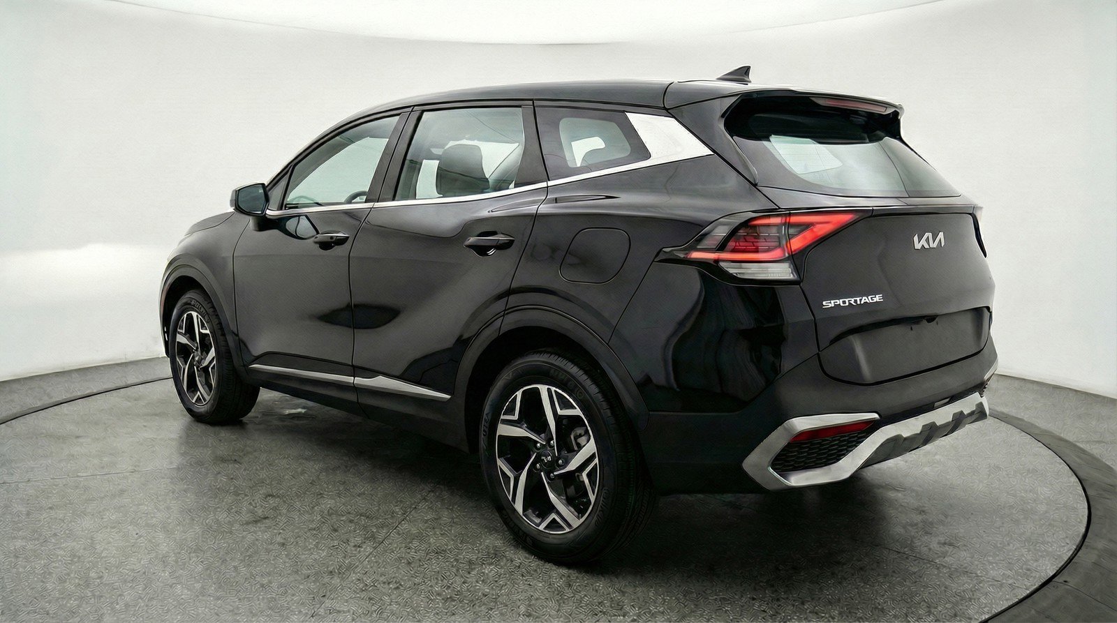 Used 2025 Kia Sportage LX FWD image 6