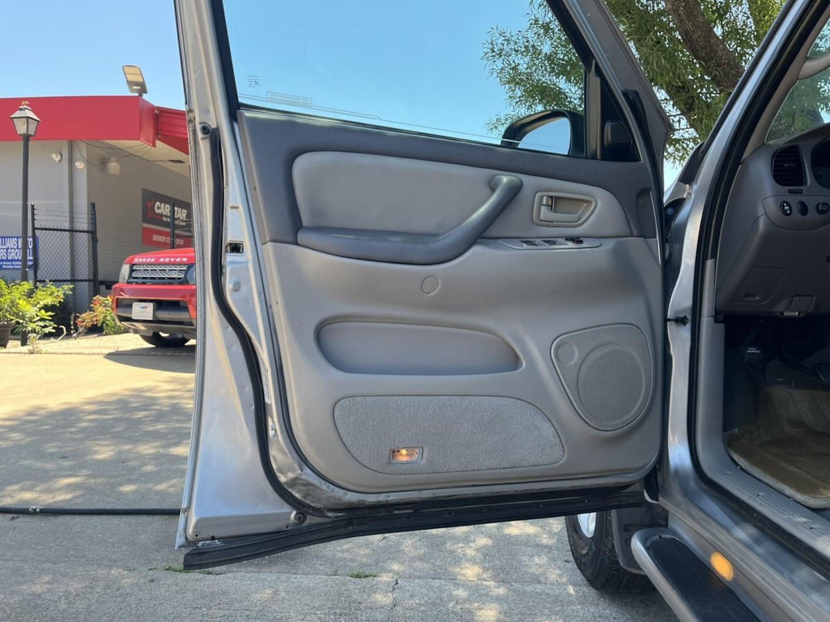 Used 2002 Toyota Sequoia SR5 RWD image 9