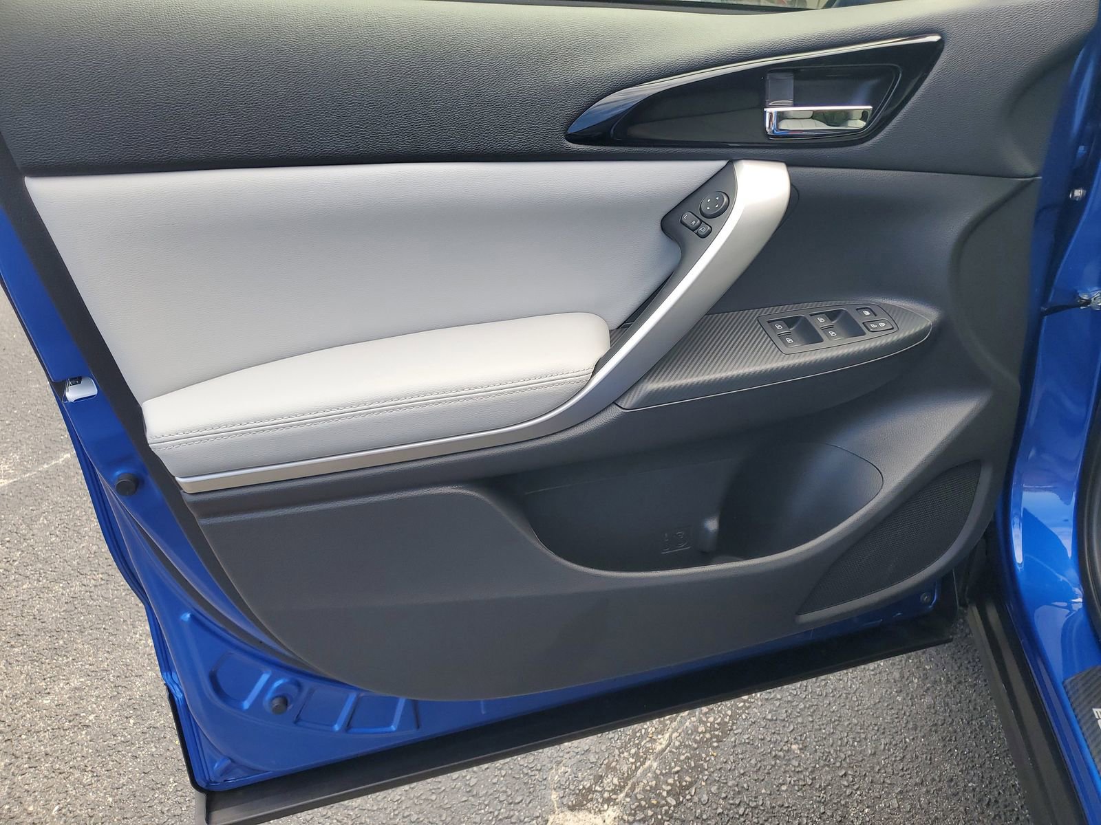 New 2026 Mitsubishi Eclipse Cross SEL image 8