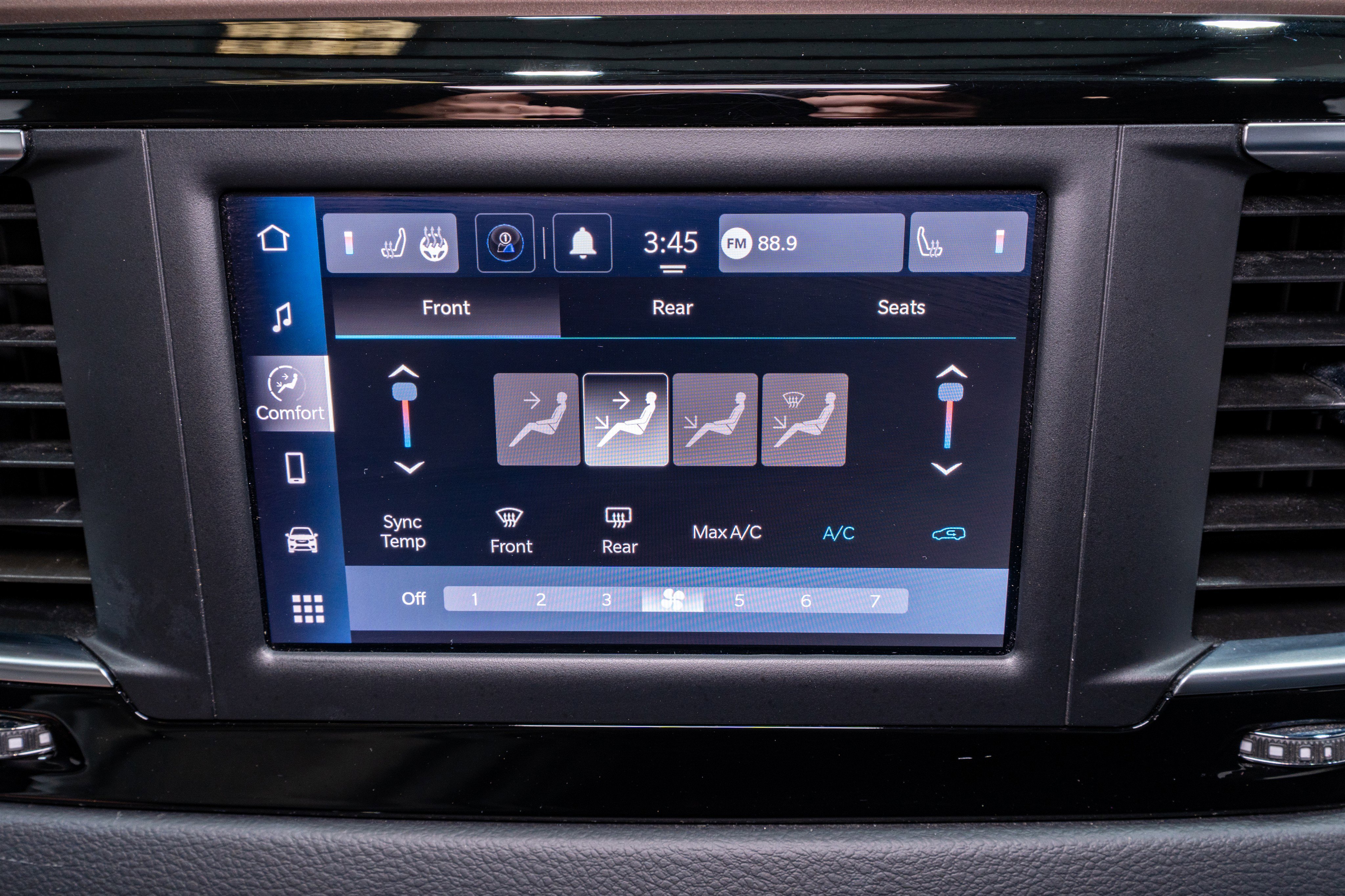 Used 2023 Chrysler Voyager LX FWD image 16