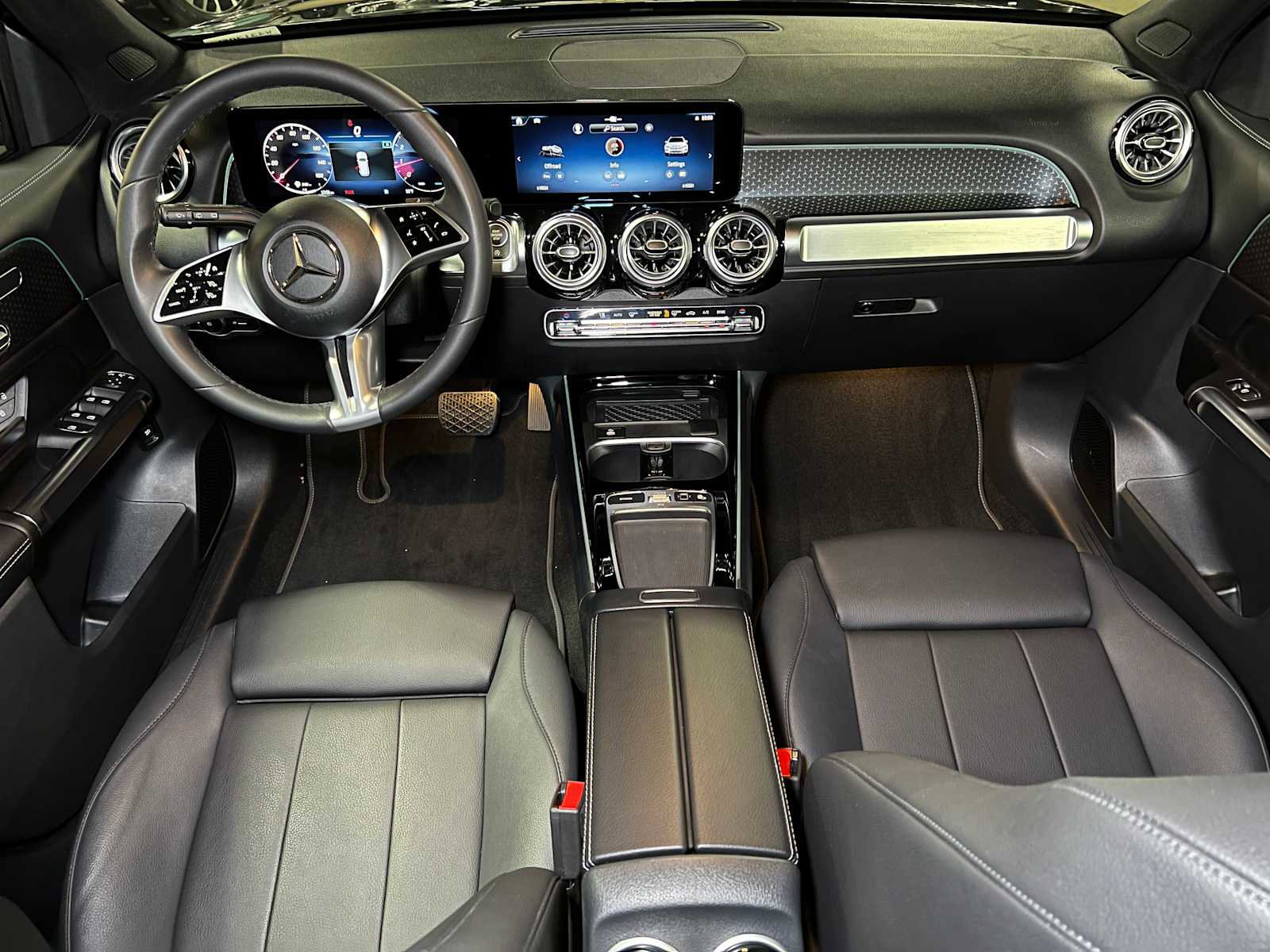 Used 2025 Mercedes-Benz GLB 250 4MATIC image 38