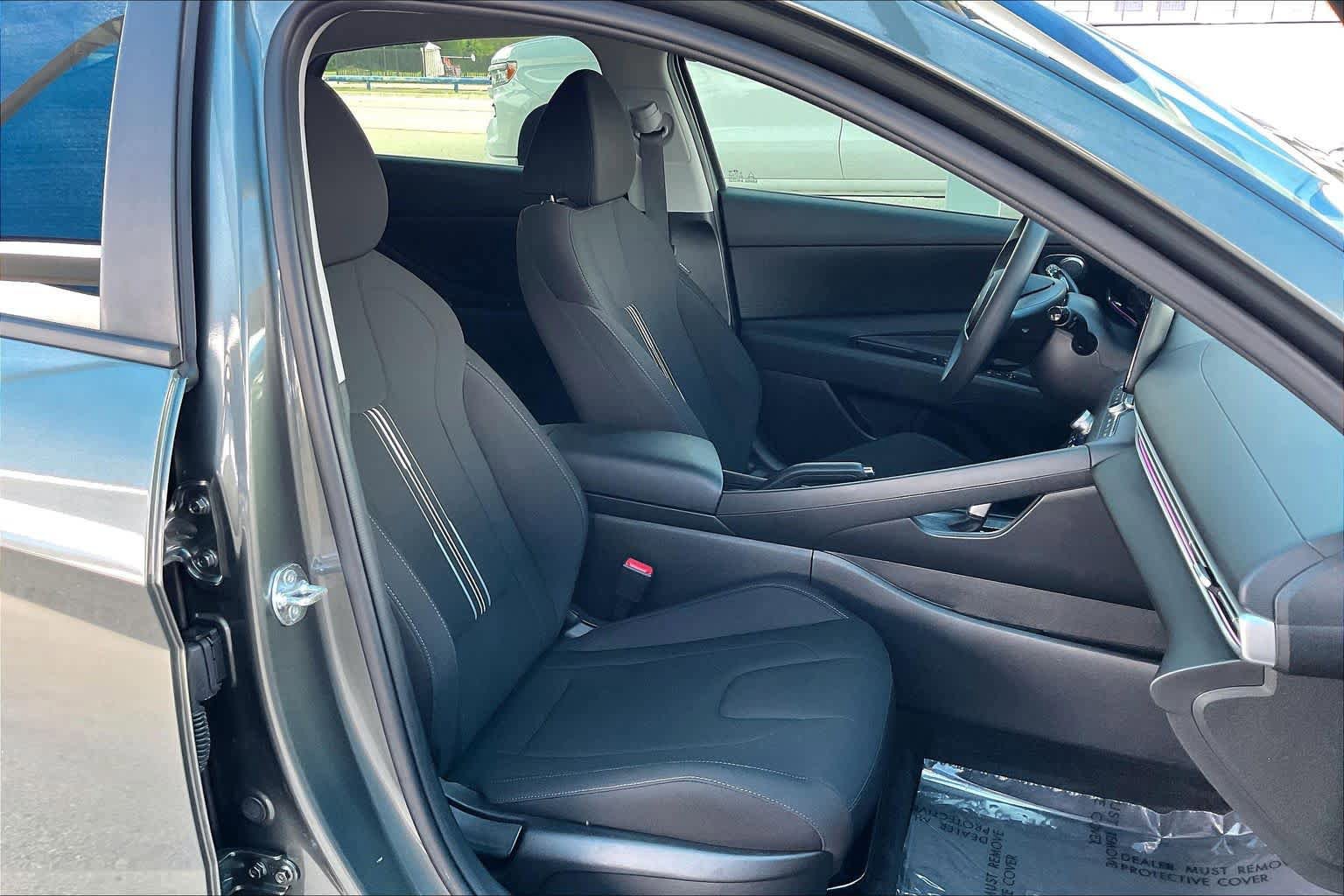 Used 2024 Hyundai Elantra SEL FWD image 8