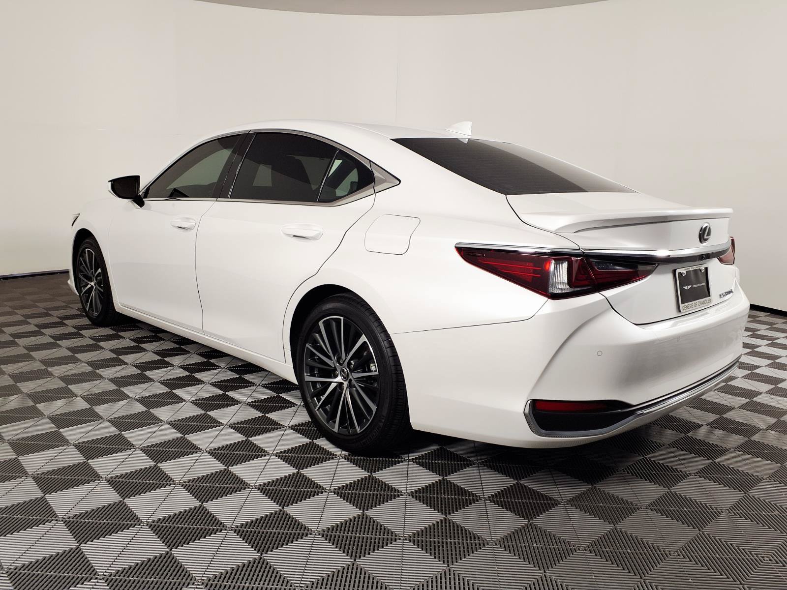 Used 2025 Lexus ES 300h w/ Premium Package FWD image 6