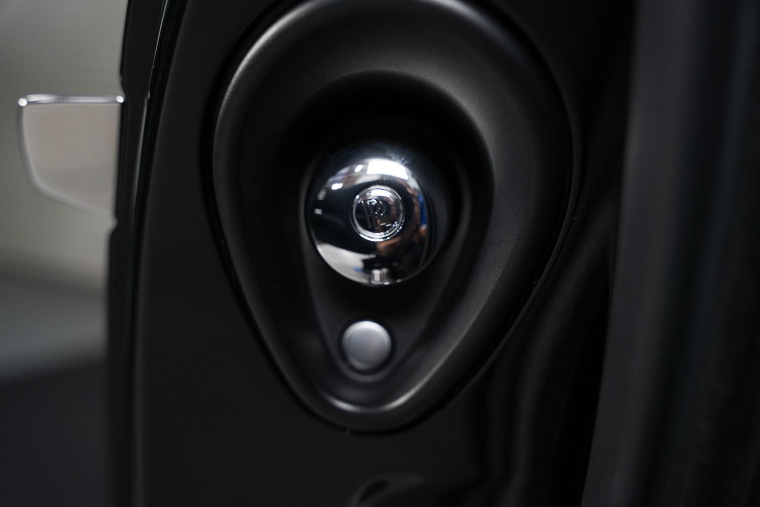 Used 2019 Rolls-Royce Dawn RWD image 46