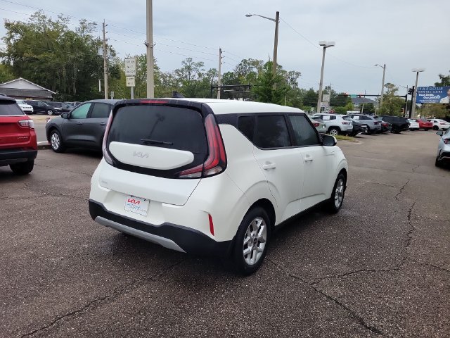 Used 2023 Kia Soul LX w/ Option Group 015 FWD image 2
