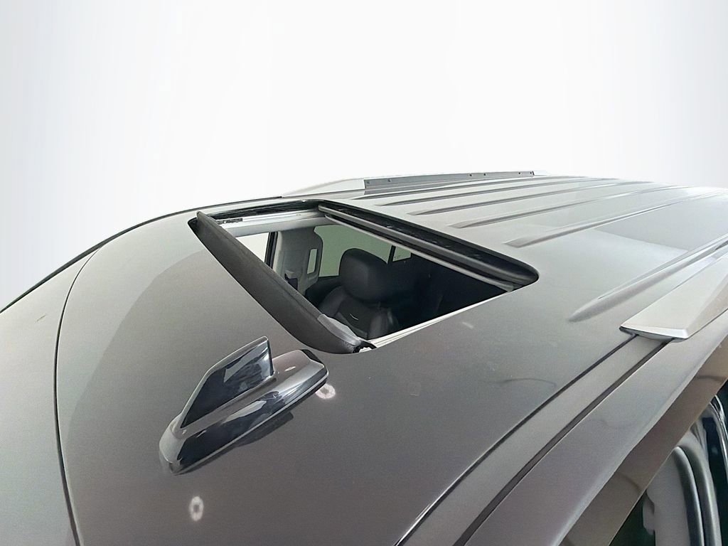 Used 2018 Cadillac Escalade Premium Luxury image 20