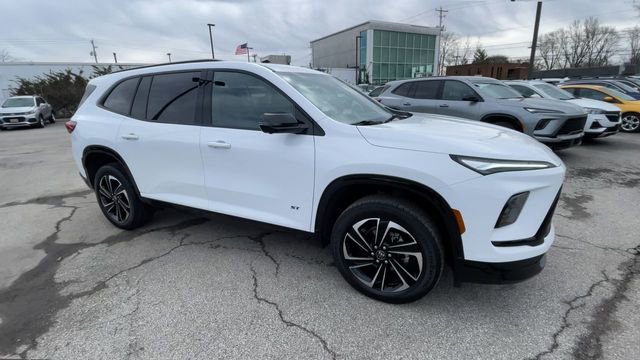 Used 2025 Buick Enclave Sport Touring image 3