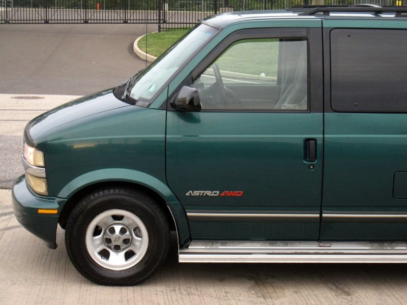 Used 1998 Chevrolet Astro AWD Passenger image 8