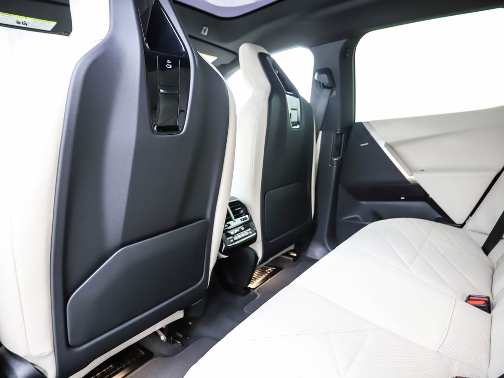 Used 2026 BMW iX xDrive60 w/ Premium Package image 21