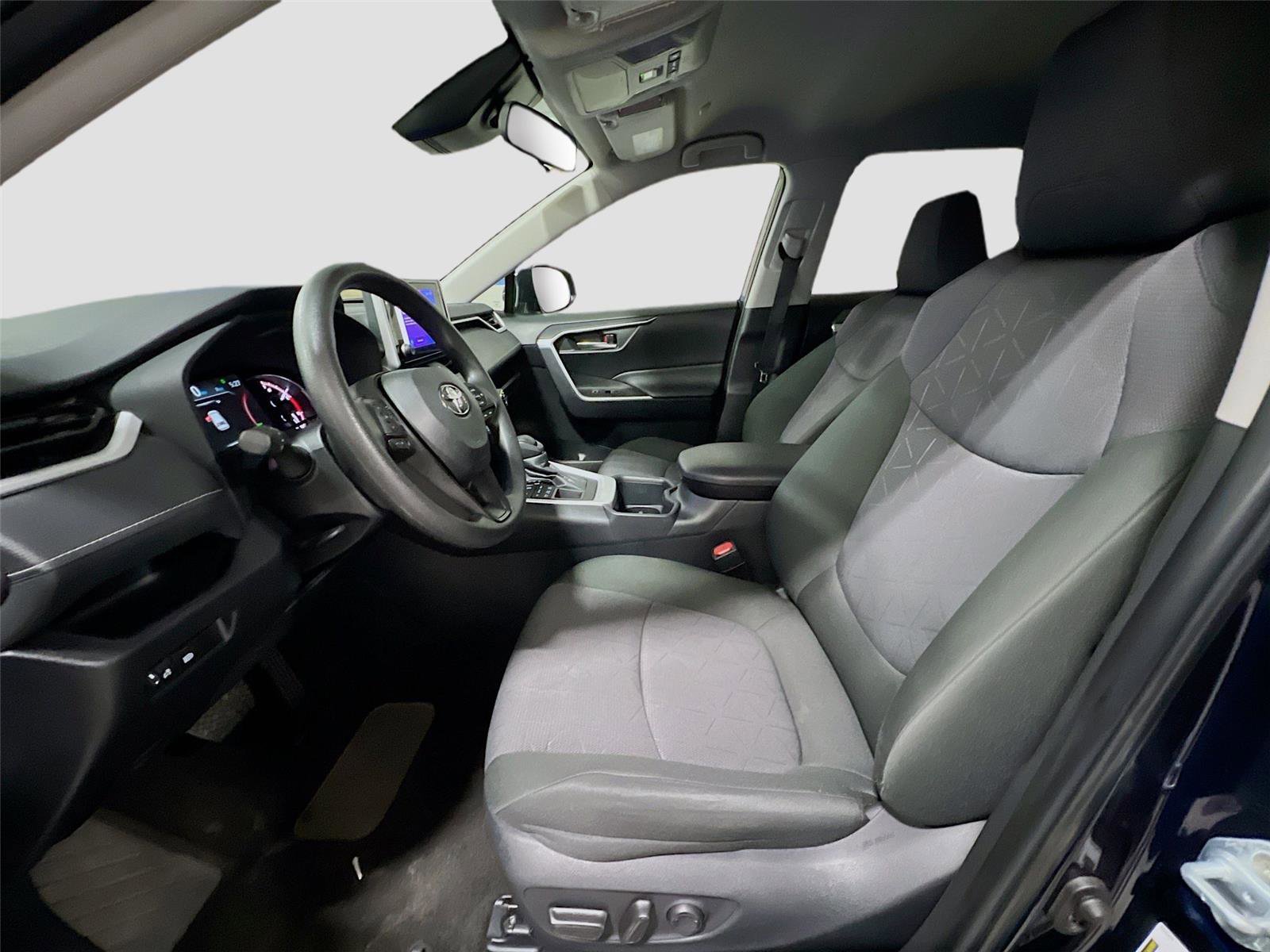 Used 2025 Toyota RAV4 XLE image 20