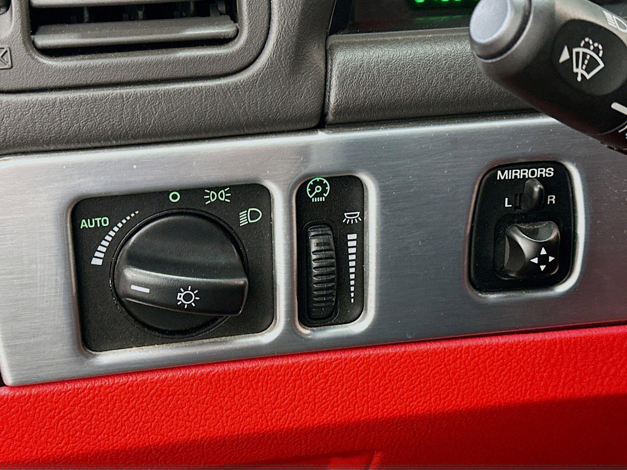 Used 2002 Ford Thunderbird image 16