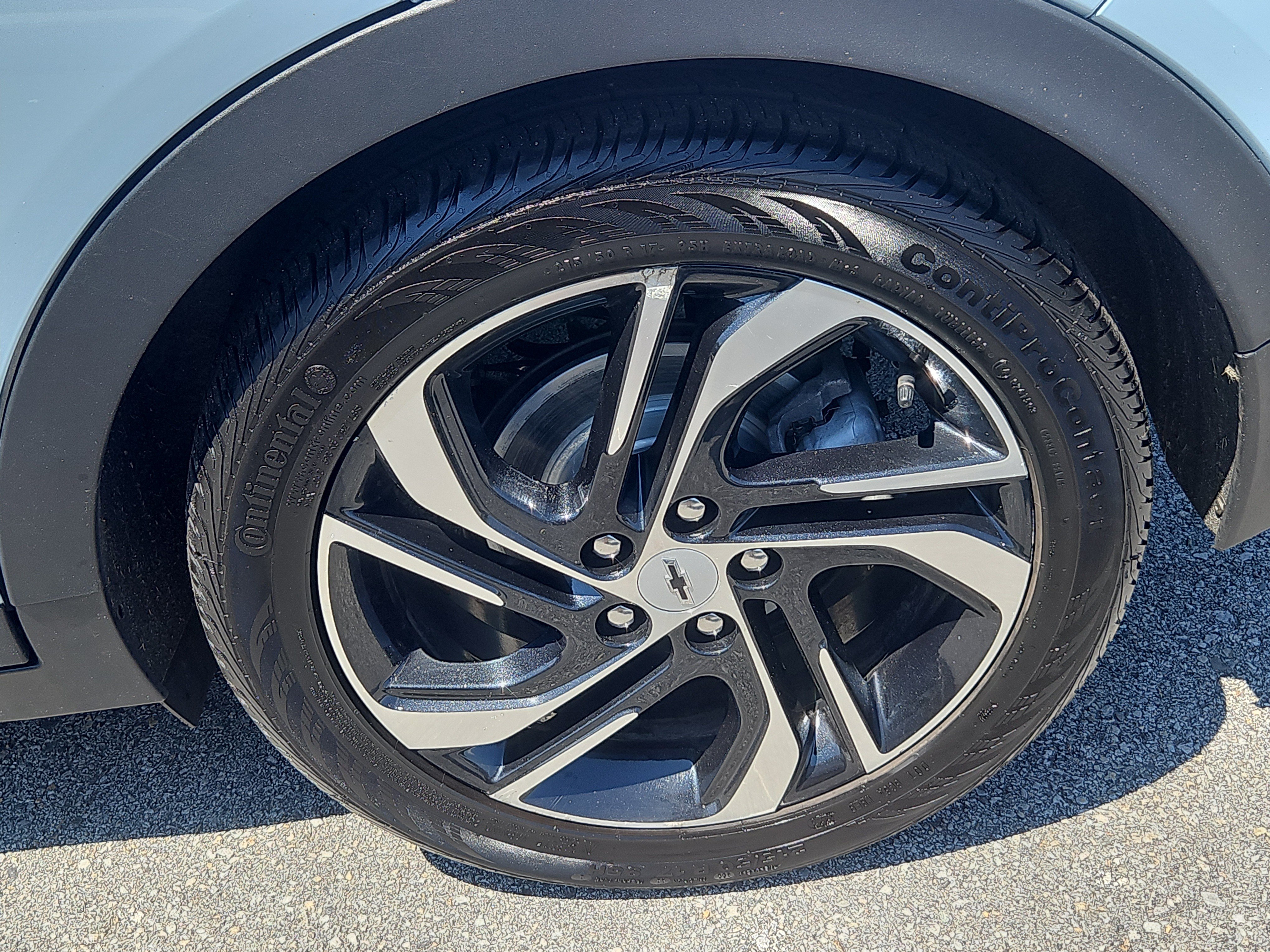 Used 2023 Chevrolet Bolt LT w/ Infotainment Package FWD image 28