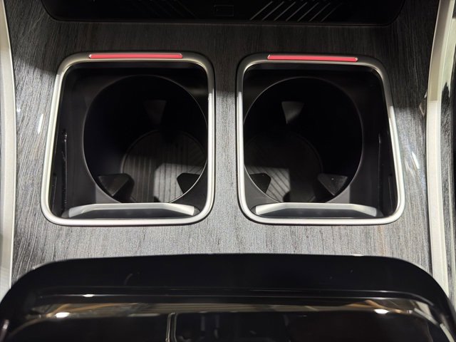 Used 2025 BMW 740i xDrive w/ Premium Package image 39