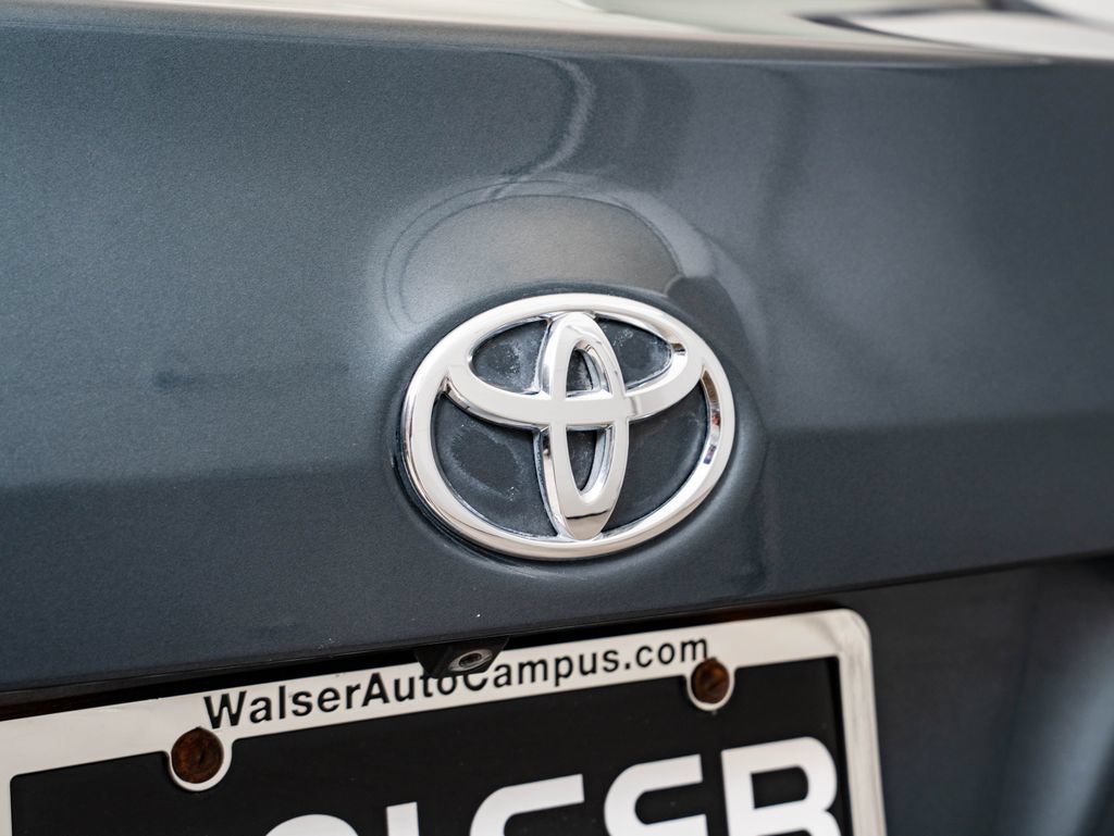Used 2015 Toyota Corolla LE FWD image 16