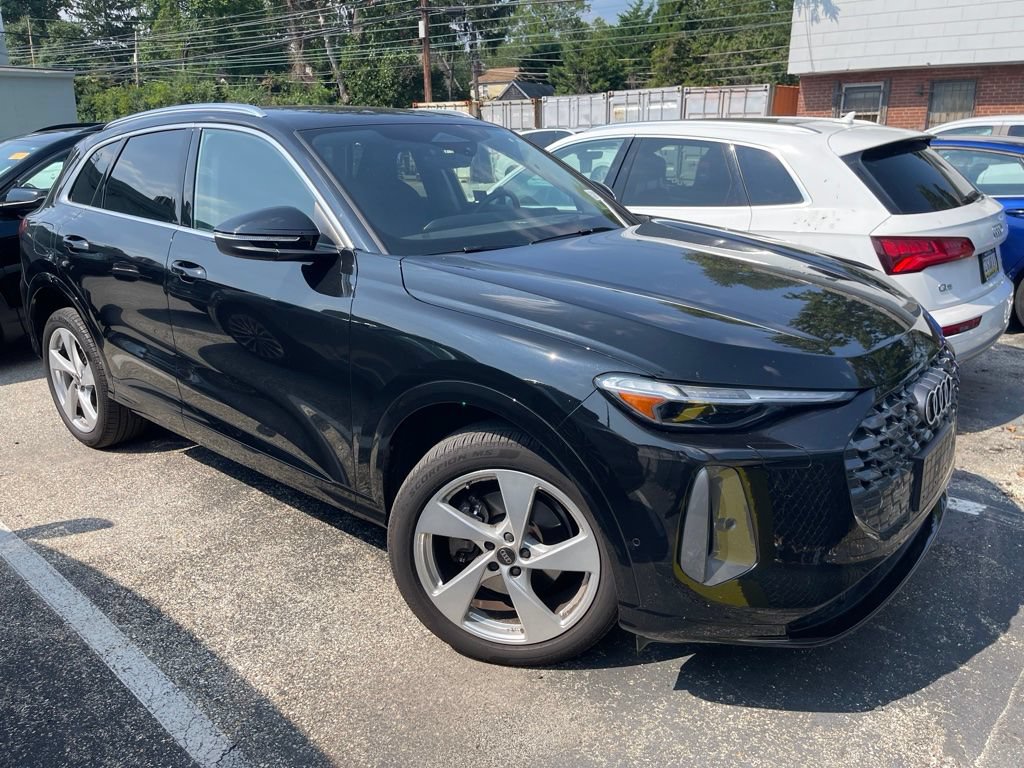 Used 2025 Audi Q5 Premium Plus w/ Premium Plus