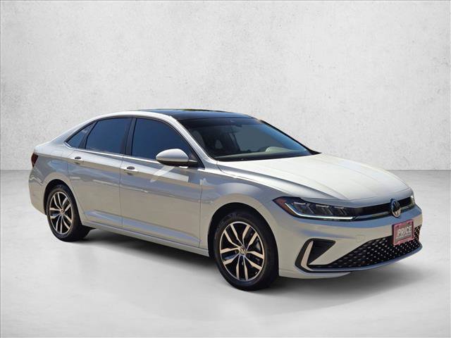 Used 2025 Volkswagen Jetta SE image 3