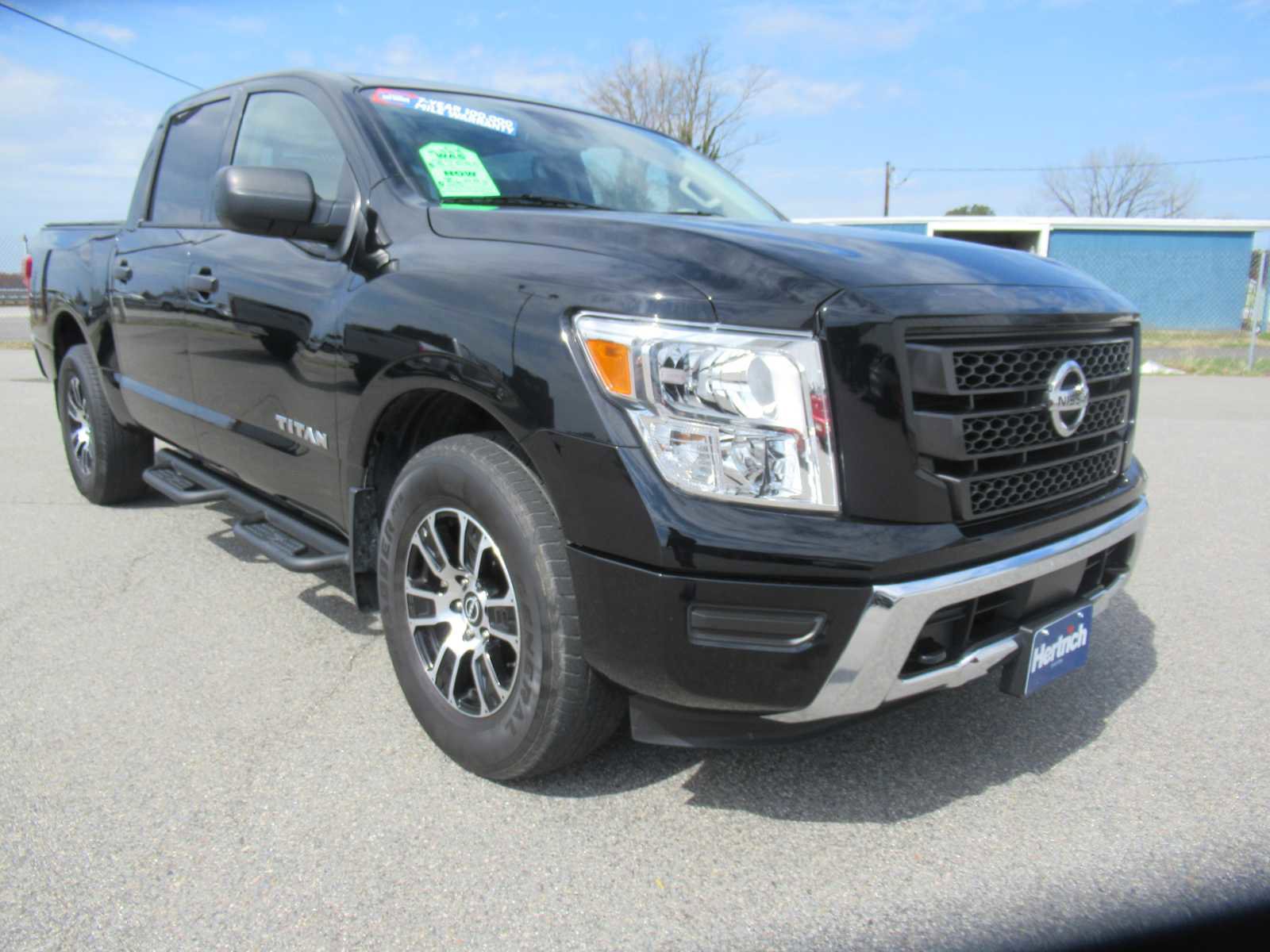 Used 2023 Nissan Titan SV w/ Accessory Utility Package image 3