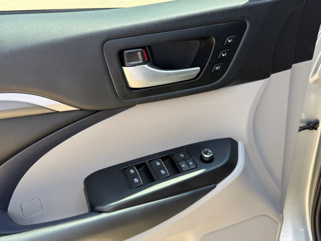 Used 2019 Toyota Highlander Limited FWD image 21