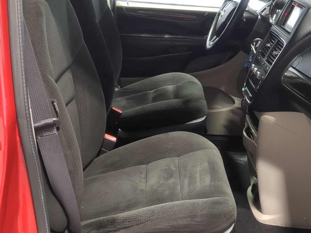Used 2016 Dodge Grand Caravan American Value Package FWD image 24
