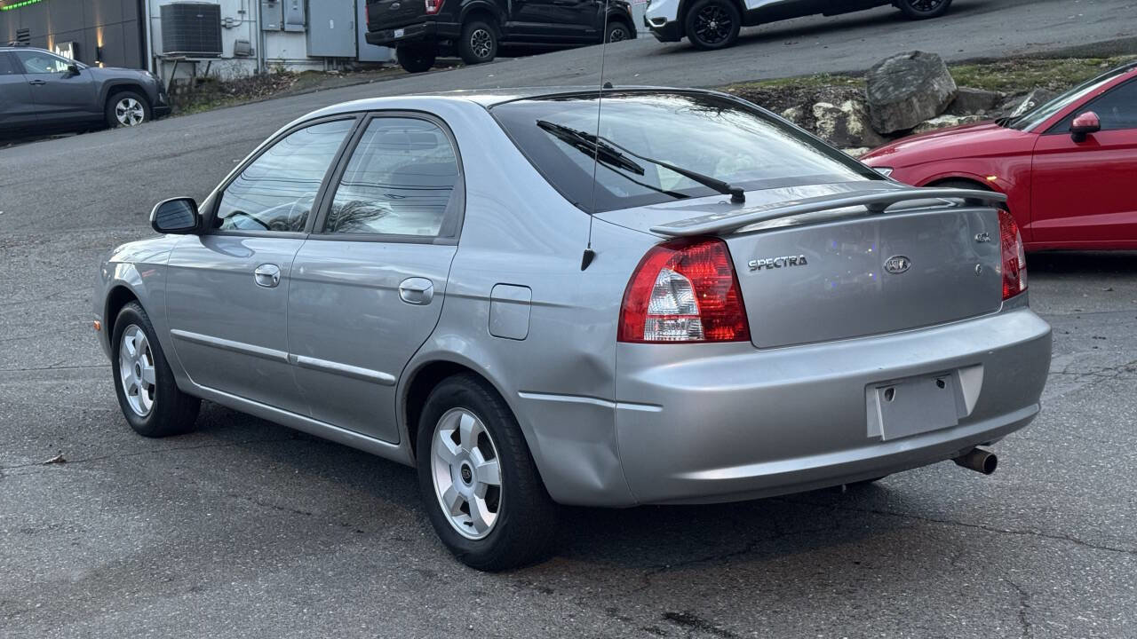 Used 2004 Kia Spectra Hatchback image 3