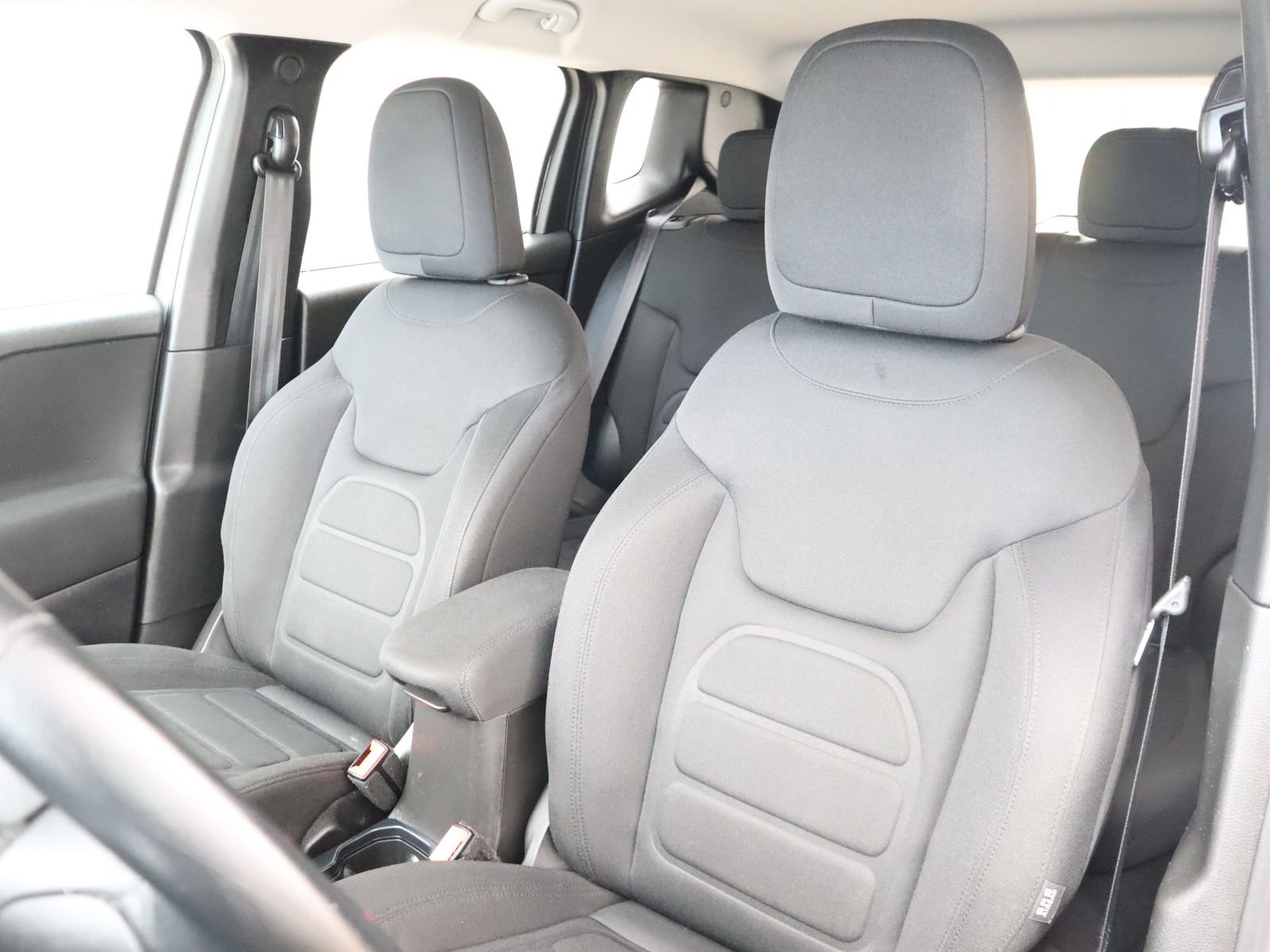 Used 2020 Jeep Renegade Latitude w/ Cold Weather Group image 26