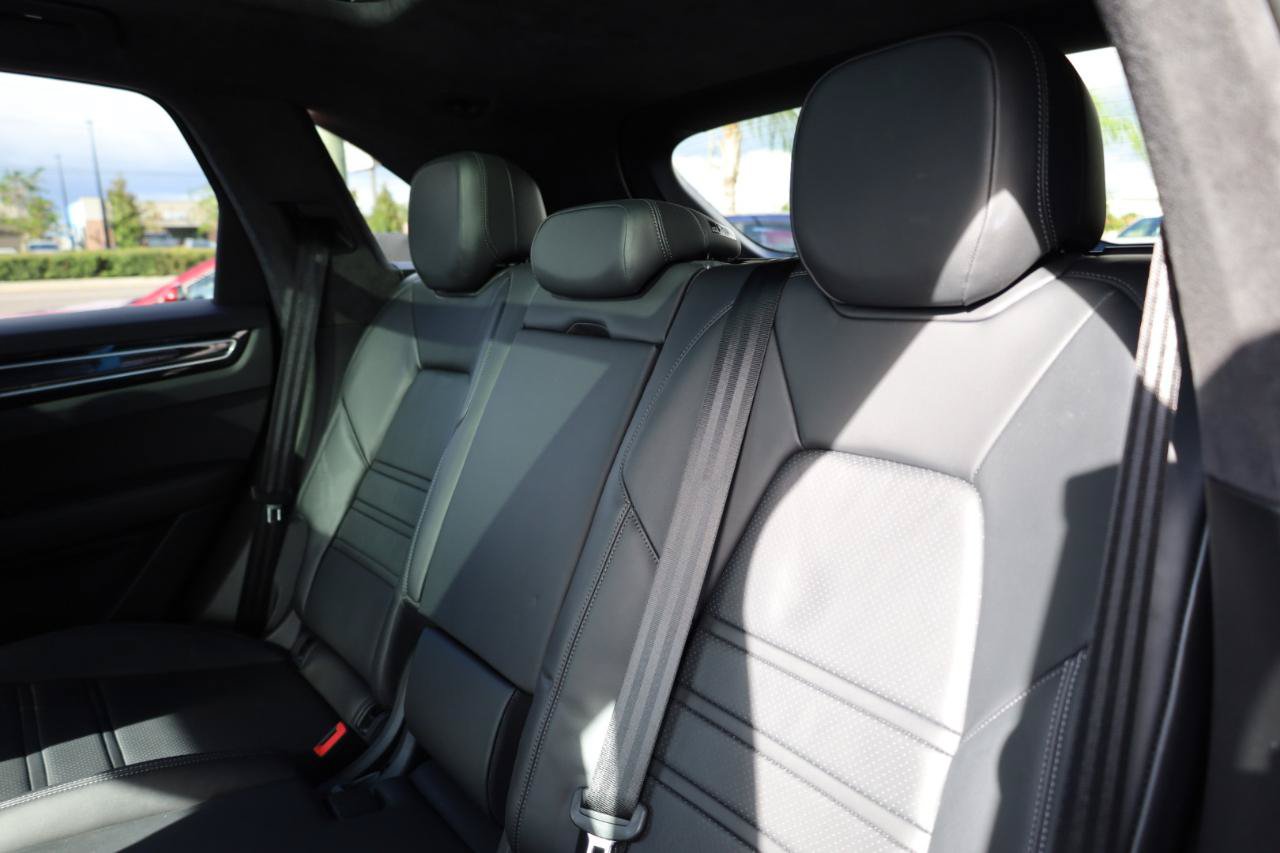 Used 2022 Porsche Cayenne GTS AWD/4WD image 14