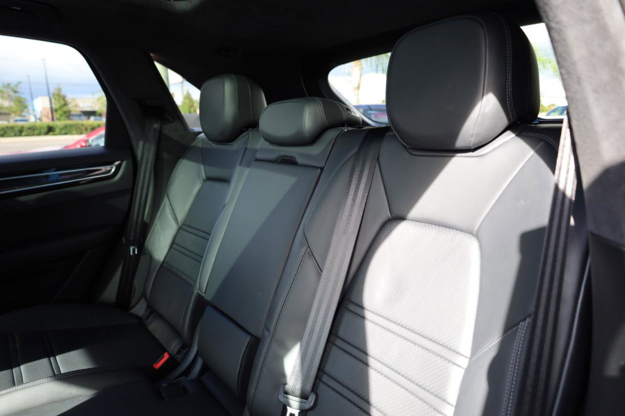Used 2022 Porsche Cayenne GTS AWD/4WD image 14