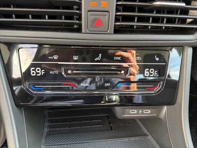 Used 2025 Volkswagen Jetta SE FWD image 20