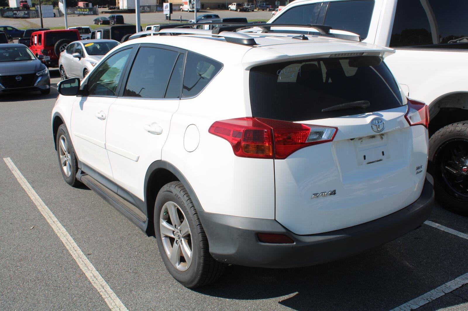 Used 2015 Toyota RAV4 XLE AWD/4WD image 6