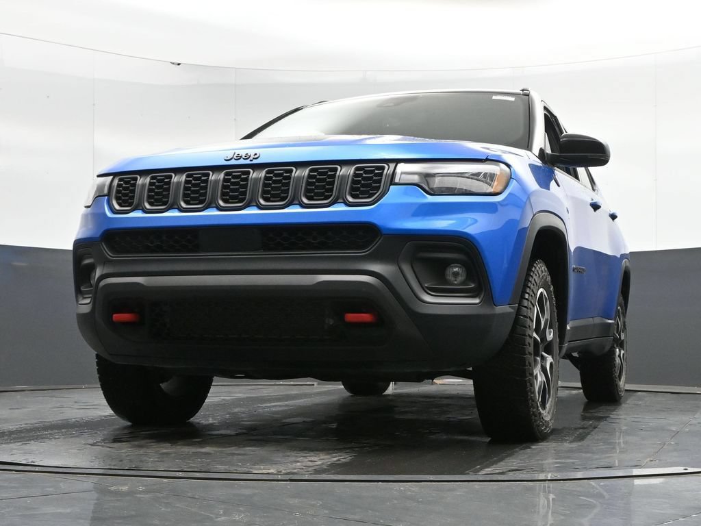 Used 2025 Jeep Compass Trailhawk AWD/4WD image 44