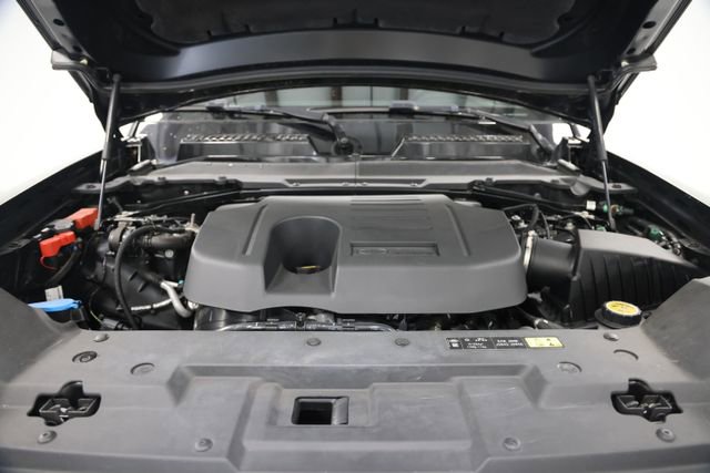 Used 2023 Land Rover Defender 130 SE image 6