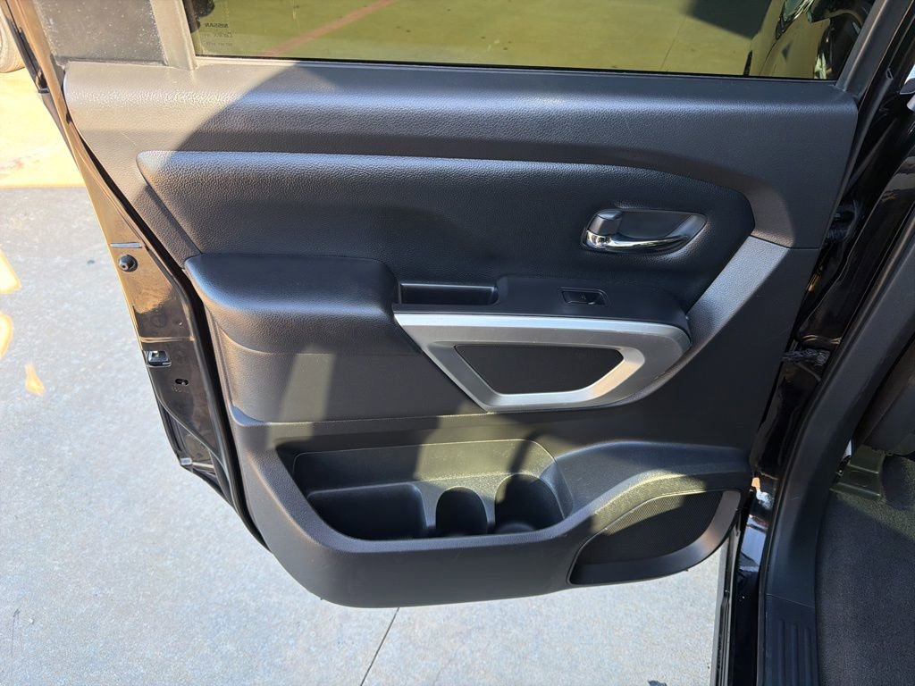 Used 2021 Nissan Titan SV image 13