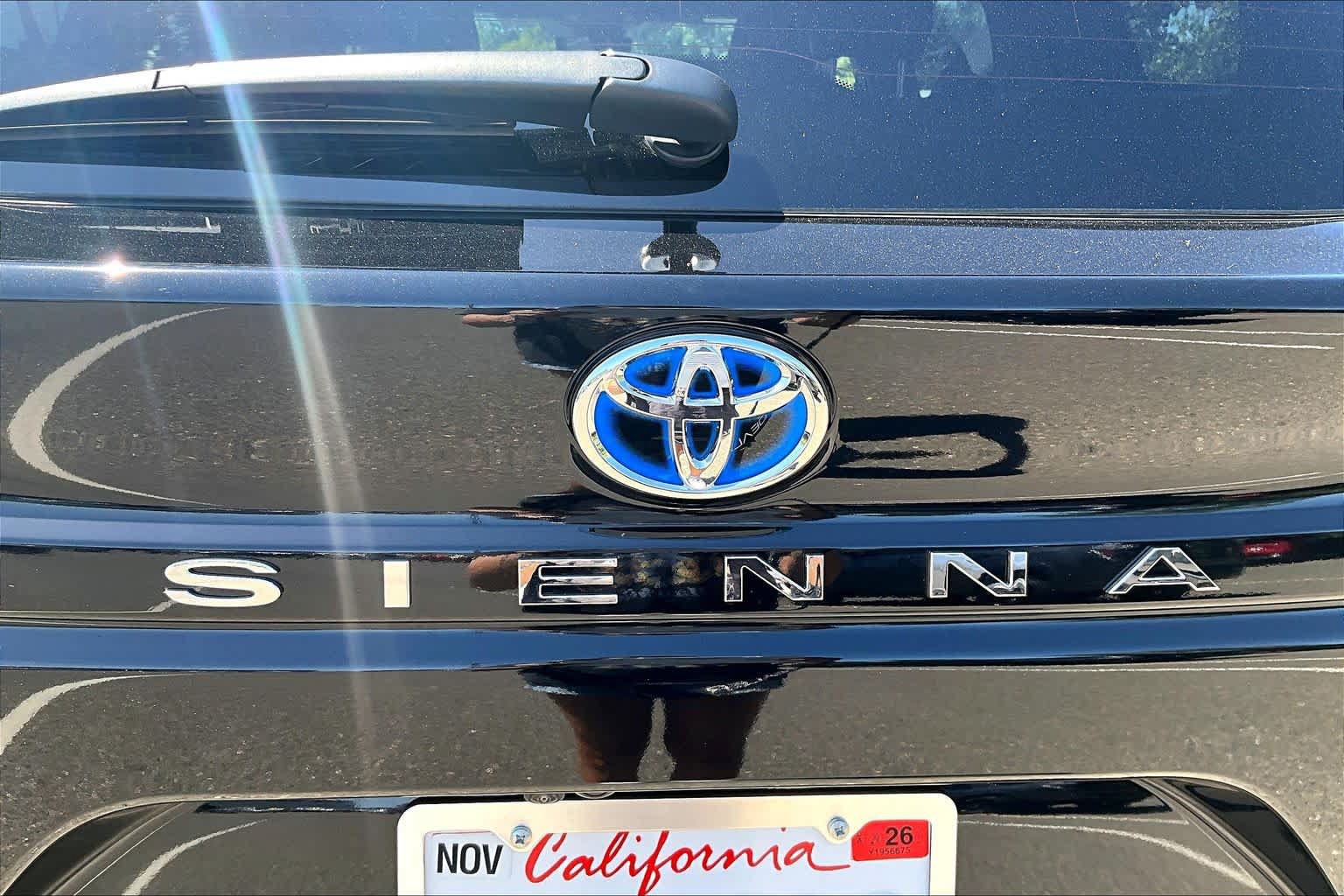 Used 2025 Toyota Sienna Limited AWD/4WD image 30