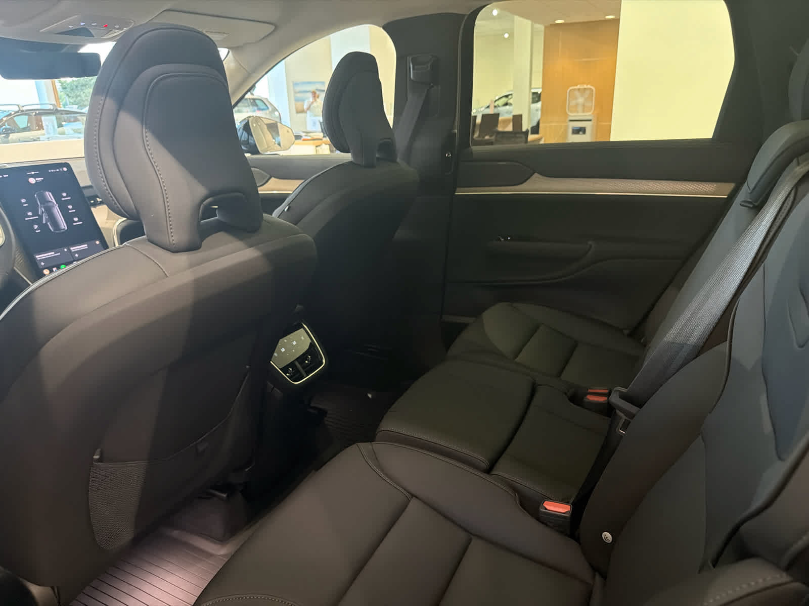 Used 2026 Volvo EX90 Plus RWD image 9