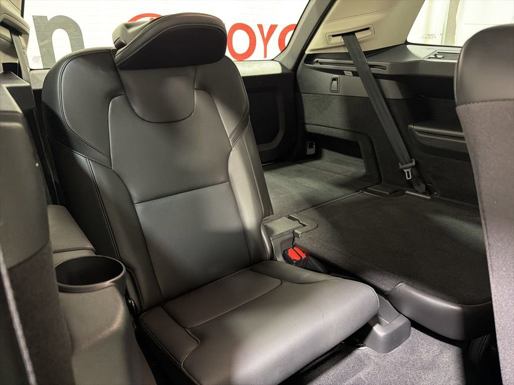 Used 2025 Volvo XC90 B5 Core AWD/4WD image 16