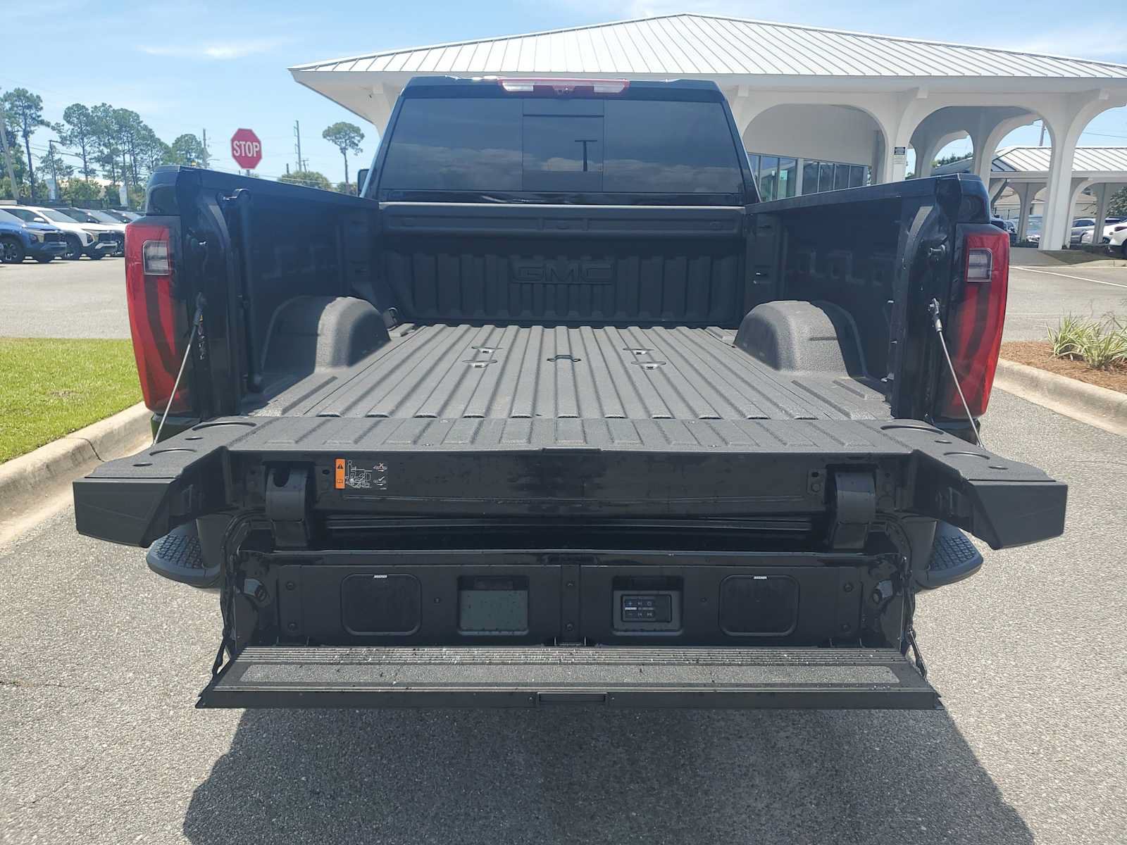 Used 2025 GMC Sierra 2500 Denali Ultimate AWD/4WD image 6