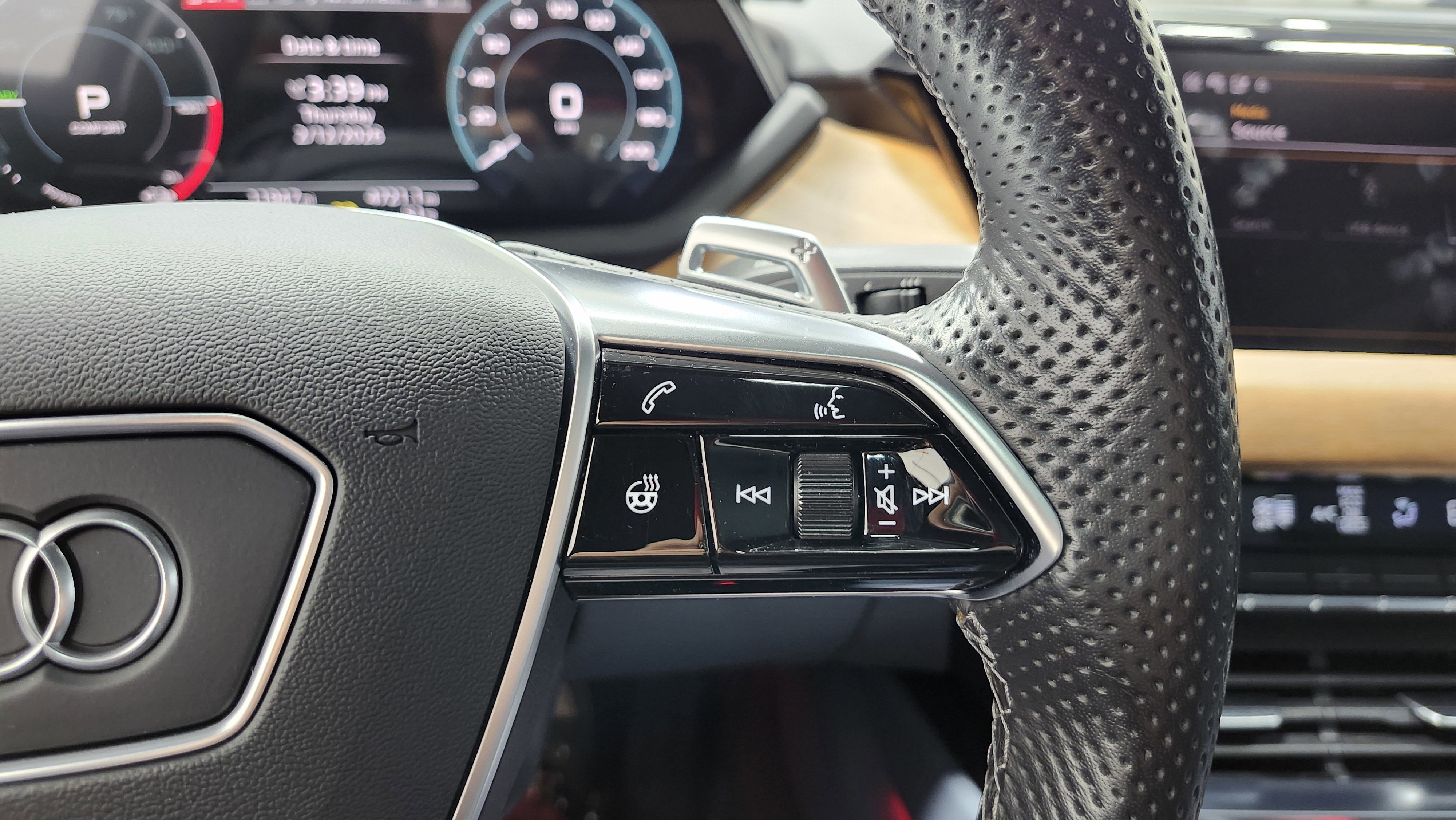 Used 2024 Audi e-tron GT Premium Plus image 38