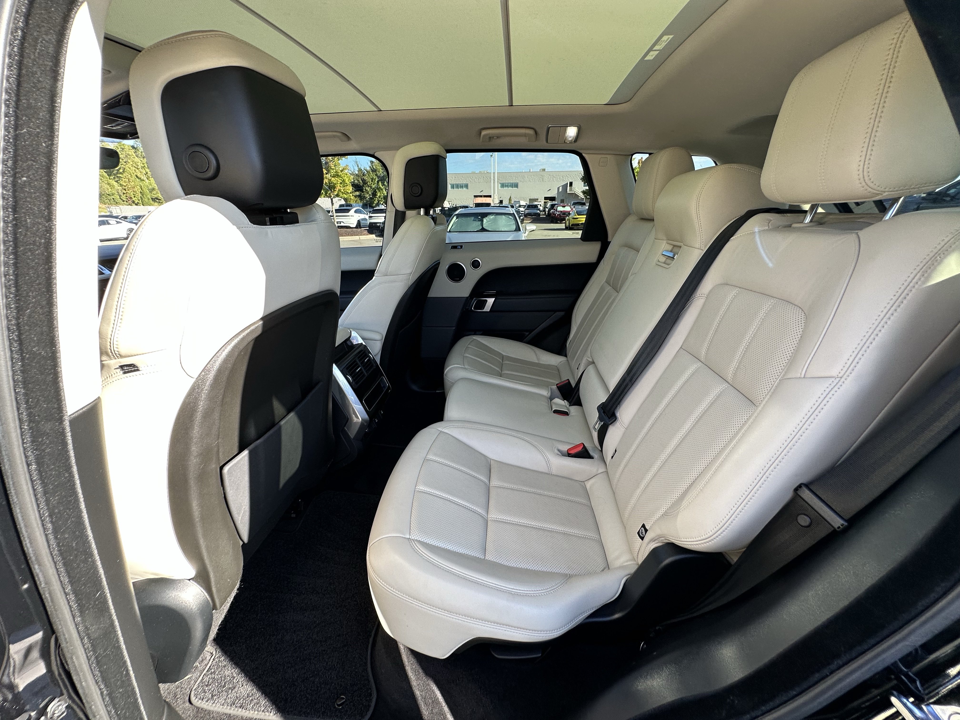 Used 2020 Land Rover Range Rover Sport HSE AWD/4WD image 31