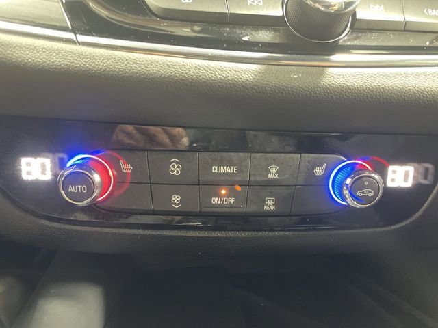 Used 2023 Buick Enclave Essence AWD/4WD image 19