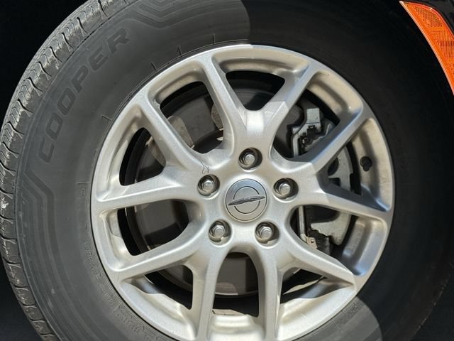 Used 2024 Chrysler Pacifica Touring-L FWD image 9