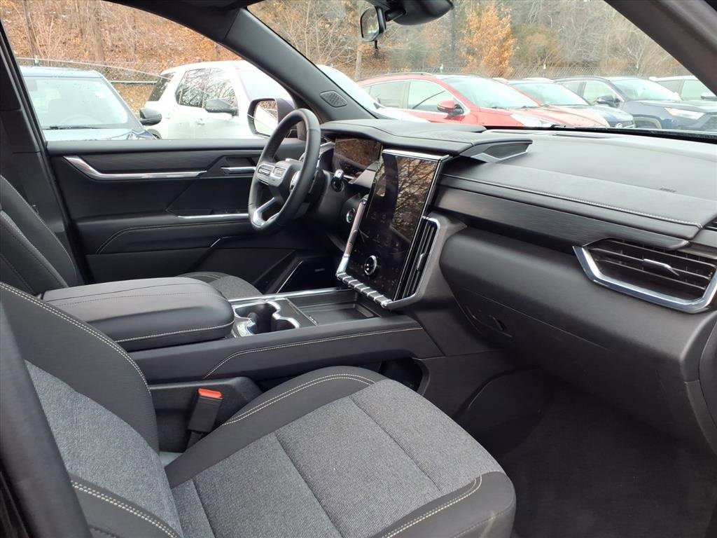 Used 2025 GMC Acadia Elevation image 25