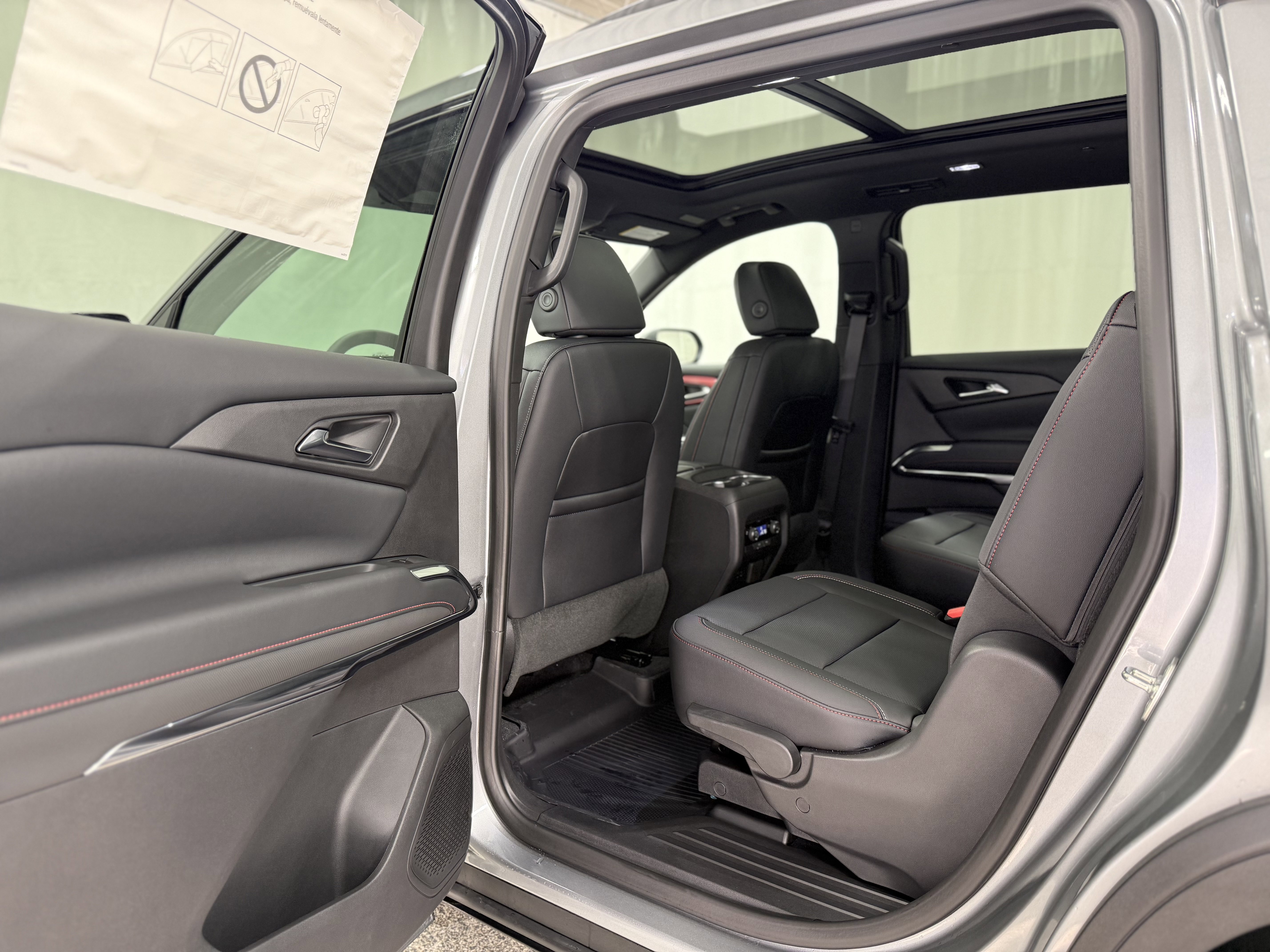 Used 2025 Chevrolet Traverse Z71 w/ Driver Confidence Package image 26