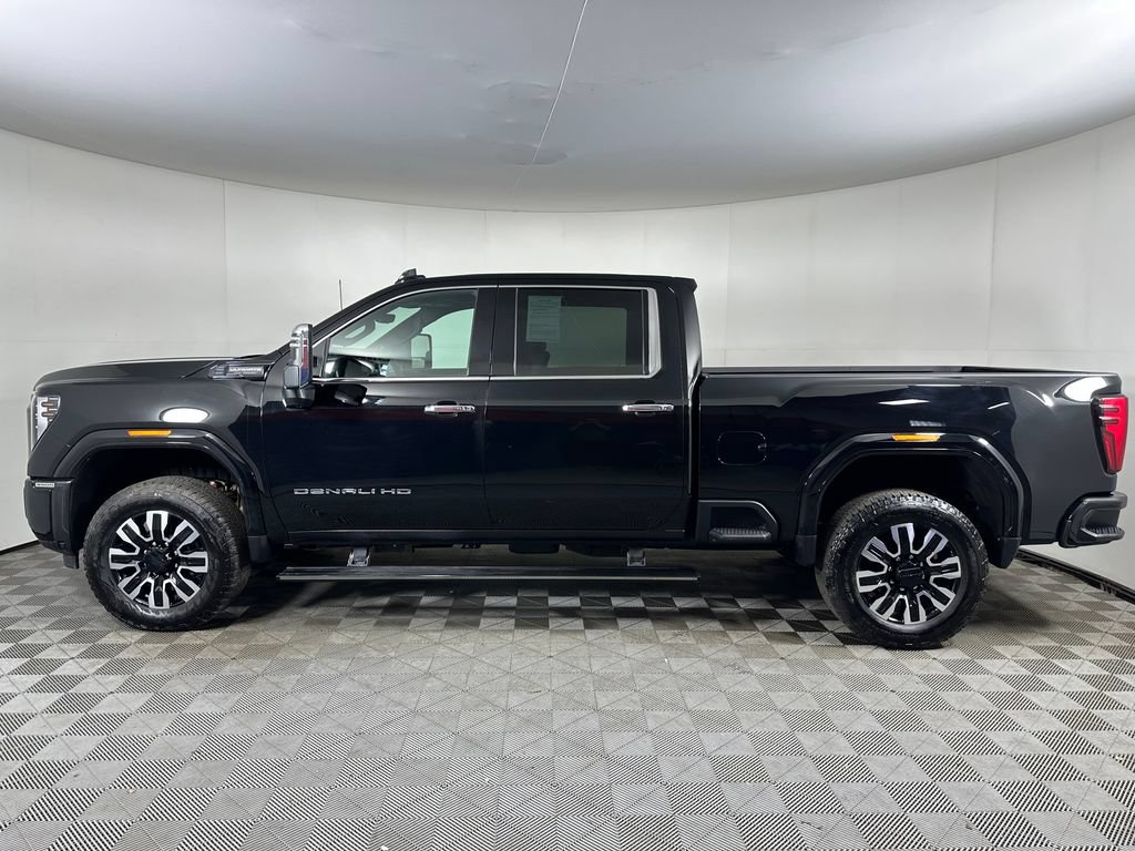 Used 2025 GMC Sierra 3500 Denali Ultimate AWD/4WD image 2