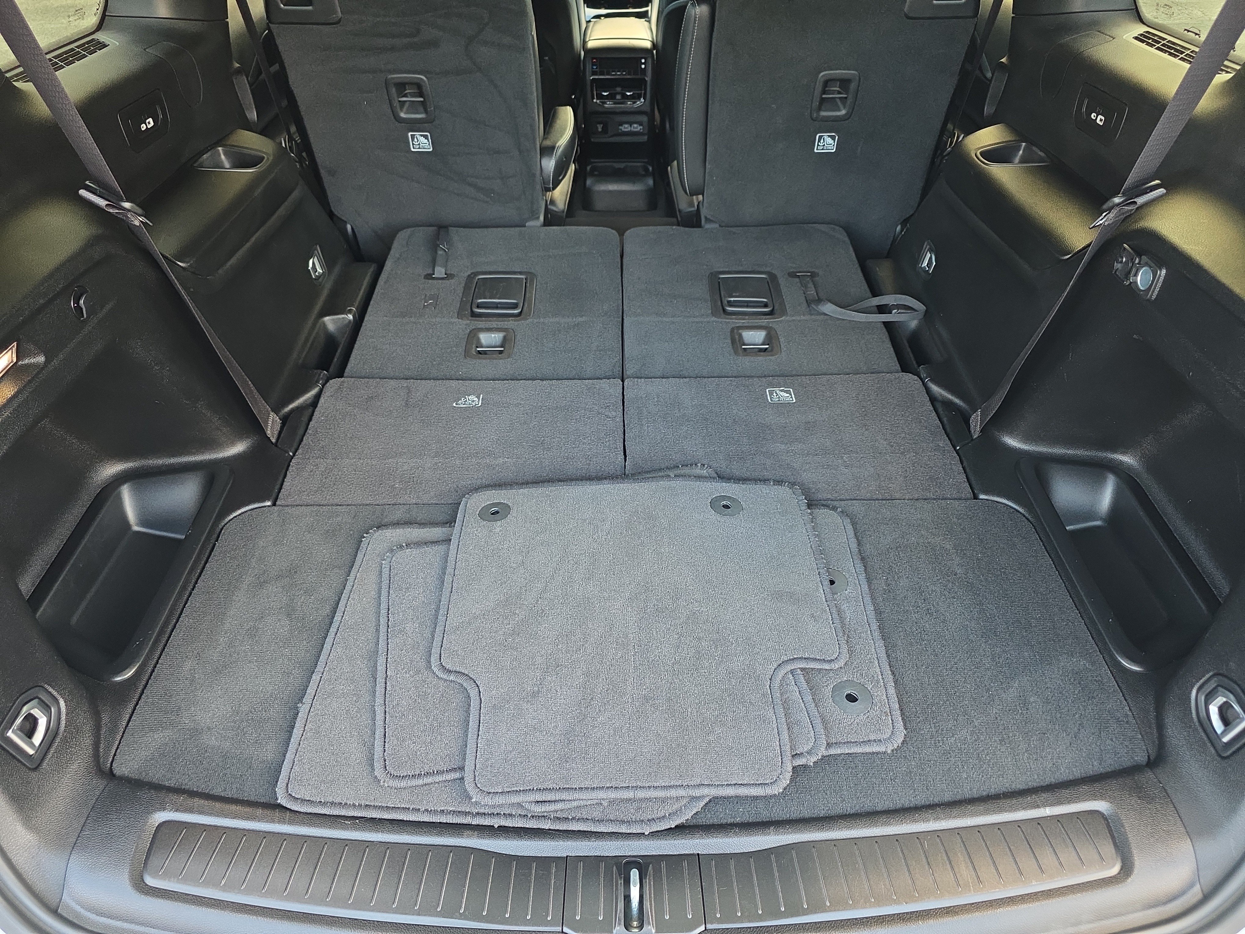 Used 2023 Jeep Grand Cherokee L Laredo RWD image 10