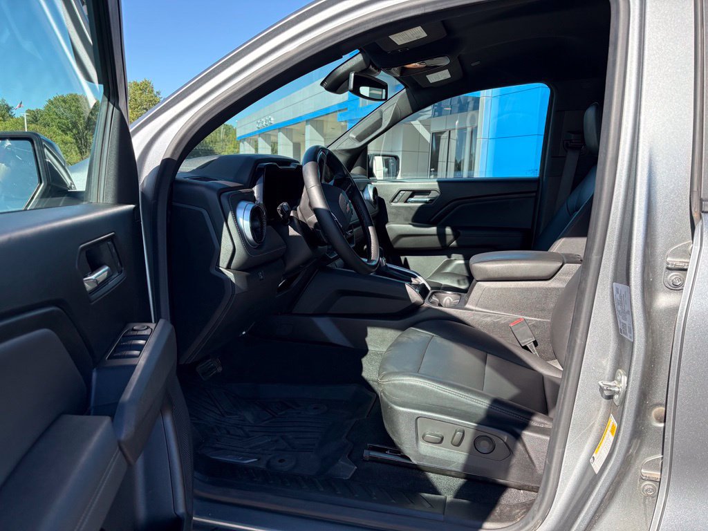Used 2023 Chevrolet Colorado LT w/ LT Convenience Package III RWD image 9